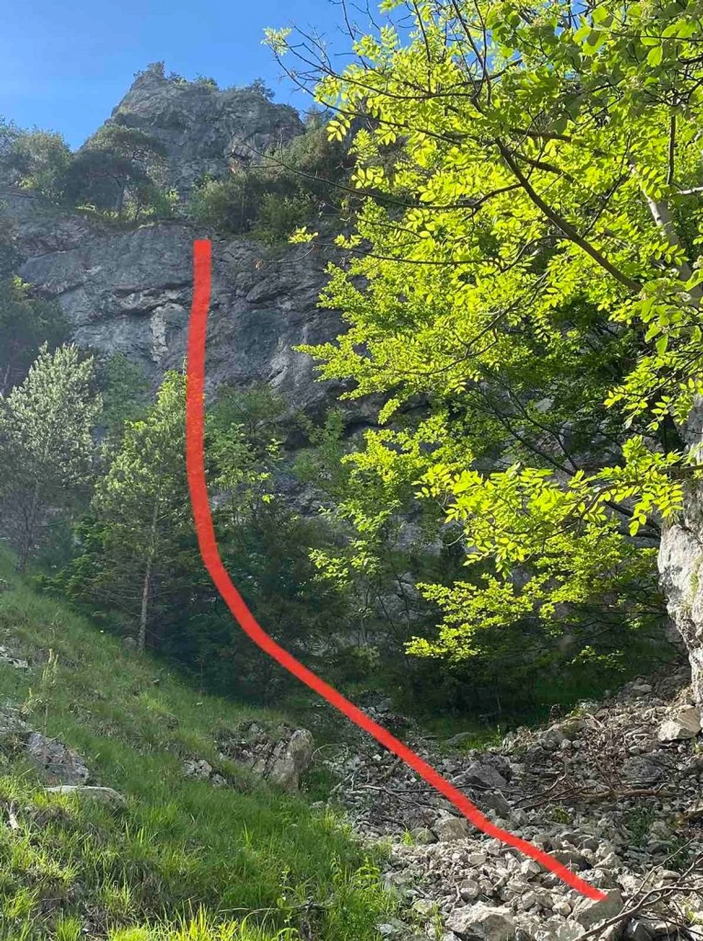 Chlapec neprežil pád z výšky približne 80 metrov.