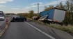 Vážna dopravná nehoda na D2. Vodičov odkláňali mimo diaľnicu