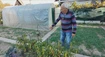 Senior zo Svidníka je príkladom ukážkového záhradkára. Ukázal nám, ako skladuje úrodu