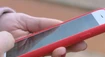 Slovákom chodia výhražné SMS od známej spoločnosti. V tomto prípade sa však podvodníci prezradili sami