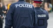 Policajt chcel vidieť 88-ročnú seniorku. Rodina mala zvláštne vysvetlenie, prečo to nejde