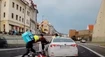 VIDEO: Pästný súboj v centre Bratislavy. Na frekventovanej ceste sa do seba pustili kuriéri