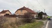 Nešťastie pred Vianocami v tichej obci pri Piešťanoch. Rodičia zomreli, dcéra je zranená