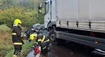 FOTO: Tragická čelná zrážka auta s kamiónom. Vodič nemal šancu prežiť