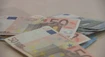 Tisícom Slovákov už čoskoro prídu extra peniaze. Tu sú termíny, kedy ich môžu očakávať