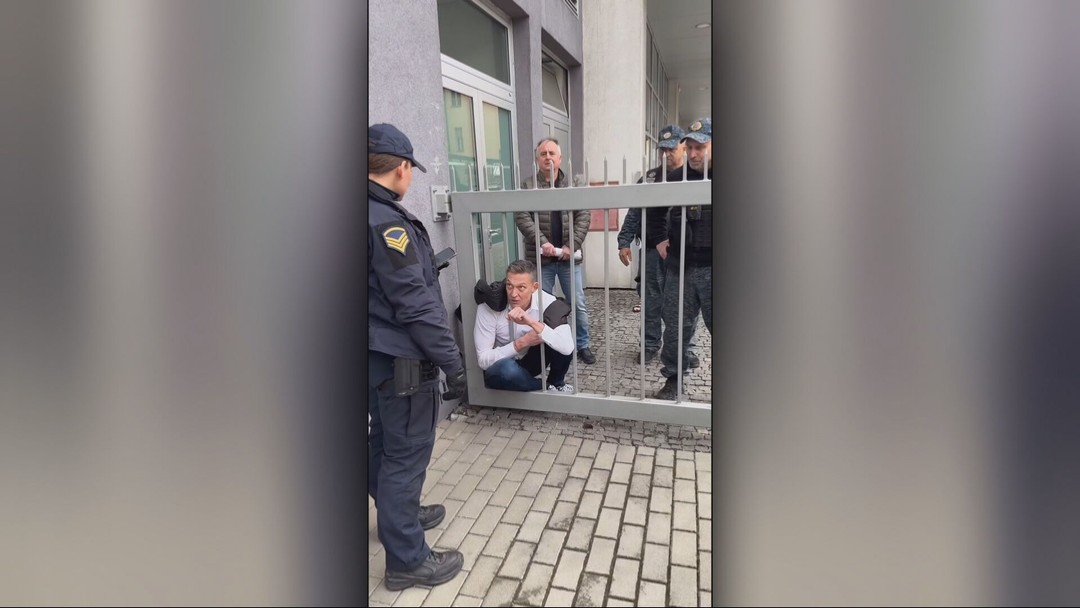 Malá ulica, veľký spor: Virálne video s plotom v Bratislave má dohru, majitelia plánujú radikálny krok