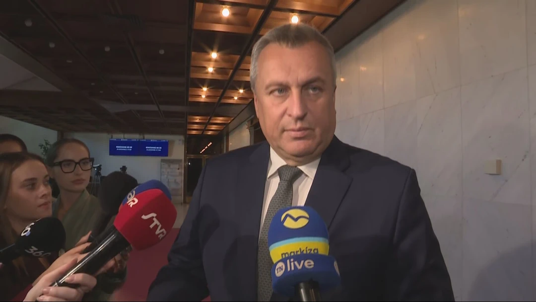 „Už aj mne to pripadá zmätené,“ tvrdí Danko. Koalícia stále nemá jasno v transakčnej dani