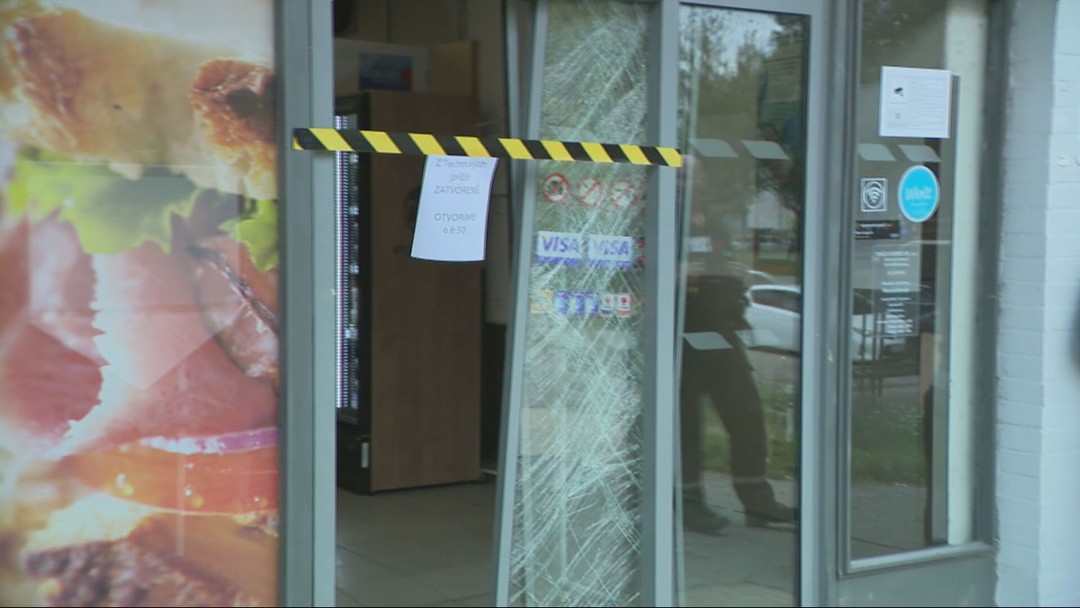 V Bratislave sa pokúsili odpáliť bankomat. Zlodejov pri čine niečo vyrušilo