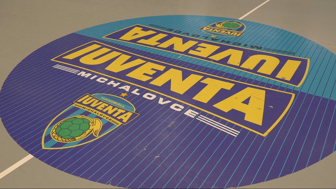 Neistá budúcnosť úspešného ženského hádzanárskeho tímu. Rokovania o hale sa ťahajú, hrozia vážne problémy