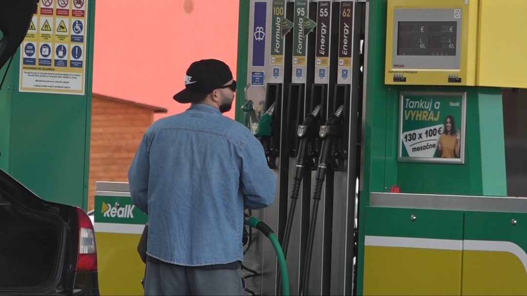 Štát prijal opatrenia, ceny palív rastú. Čo čaká vodičov najbližšie dni?