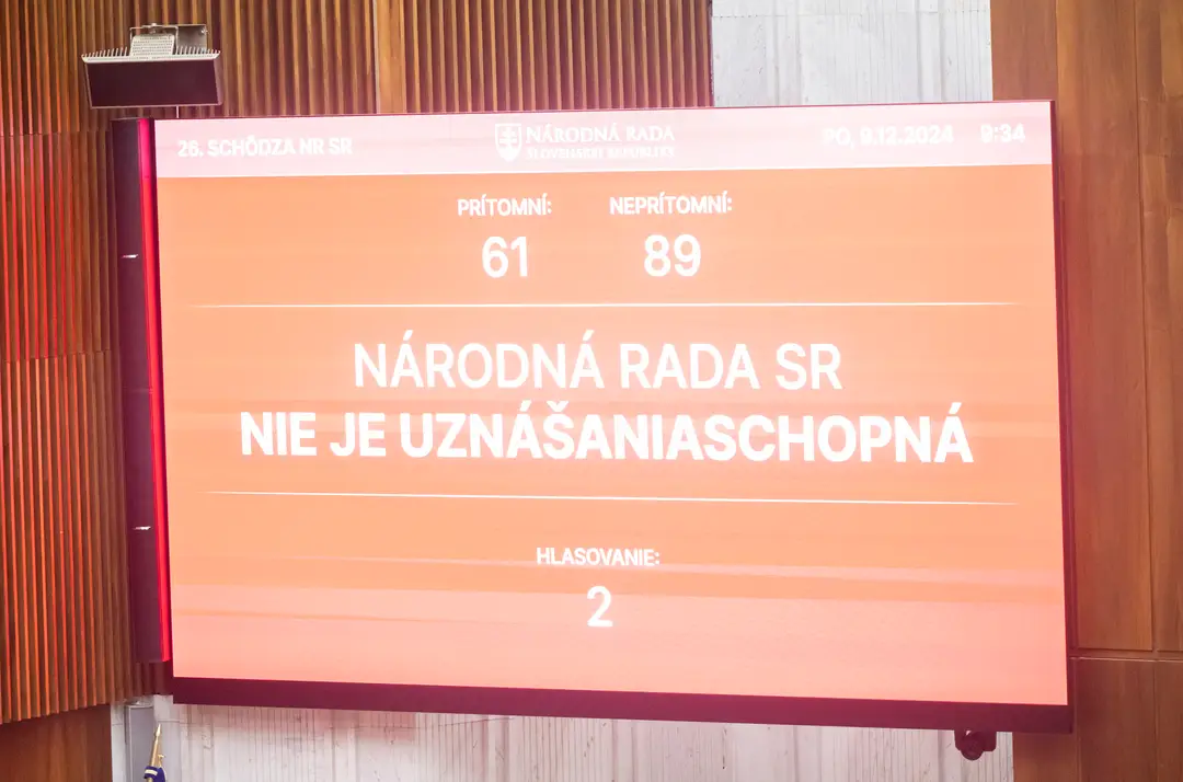 Na snímke informačná tabuľa s výsledkom druhého hlasovania poslancov o otvorení mimoriadnej schôdze parlamentu k návrhu na odvolanie ministra vnútra Matúša Šutaja Eštoka. 