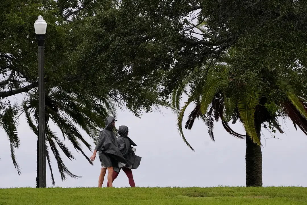Príchod hurikánu Ian v meste Saint Petersburg na Floride.