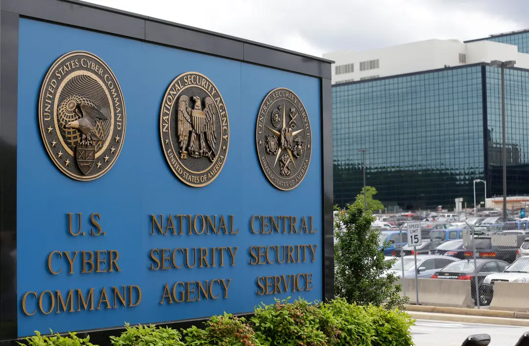 Americká Národná bezpečnostná agentúra (NSA).