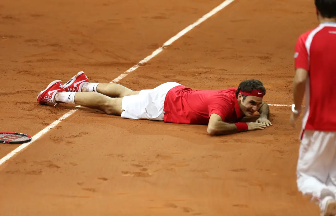 Roger Federer na antuke v Lille po víťaznej dvojhre vo finále Davisovho pohára. Švajčiari ho získali prvýkrát. 23. novembra