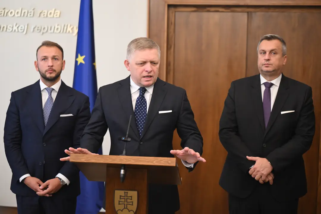 Na snímke predsedovia koaličných strán Robert Fico, Matúš Šutaj Eštok a Andrej Danko 