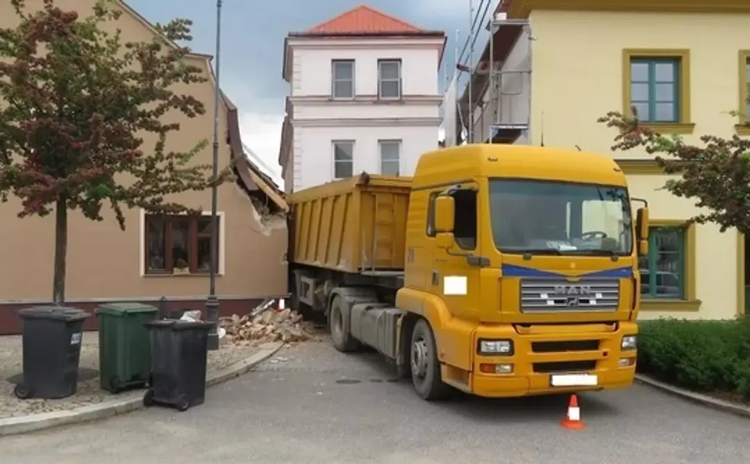Plastové štíty vo francúzskej reštaurácii.