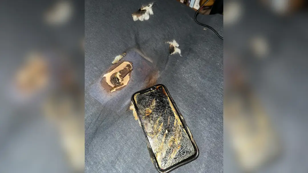 Piotrovi pri nabíjaní zhorel telefón