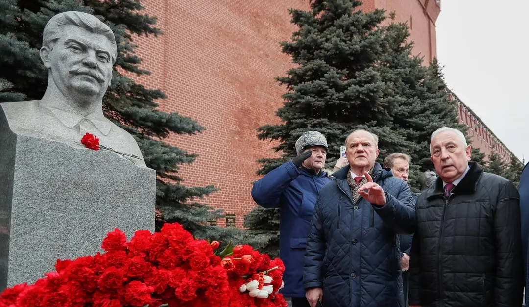 Predseda Komunistov Ruska Gennadij Zjuganov a prezidenstký kandidát strany Nikolaj Charitonov.