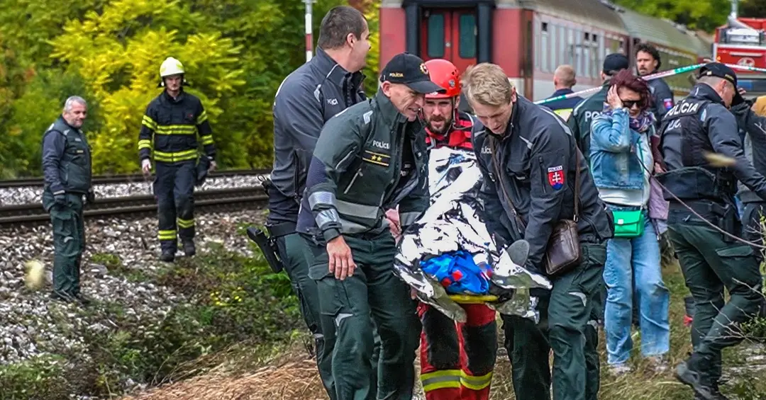 OBRAZOM: Skutočné hrdinstvo. Toto sú najsilnejšie zábery zo zásahu pri nehode rýchlikov