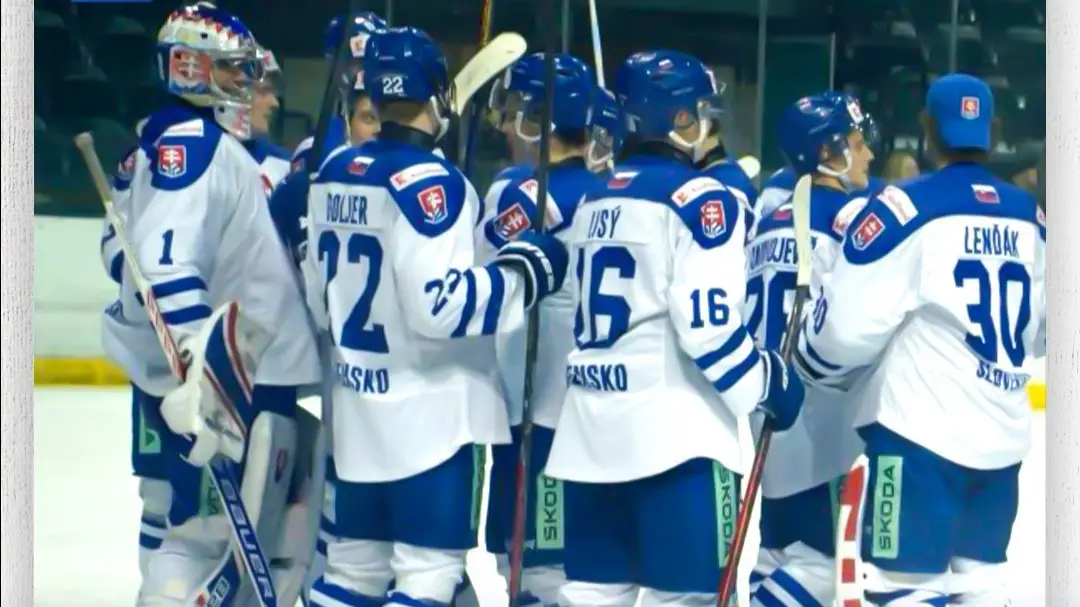 Slovenskí hokejisti do 20 rokov (cropped)