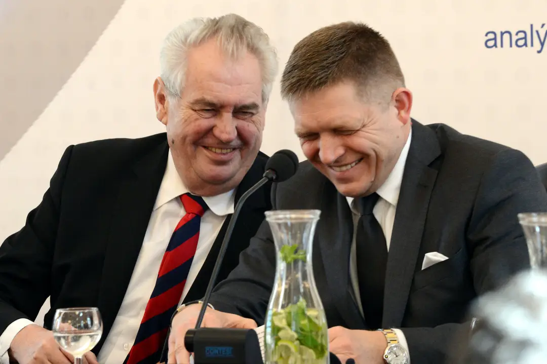 Na archívnej snímke Miloš Zeman a Robert Fico