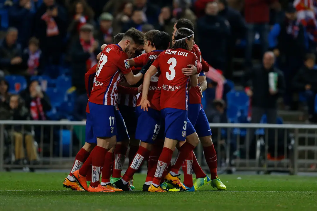 Hráci Atletica Madrid sa tešia z úvodého gólu v zápase