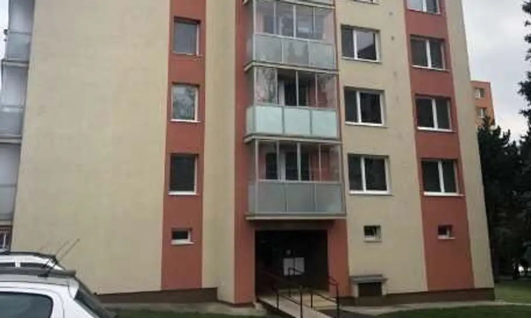 Bytovka v Skalici.