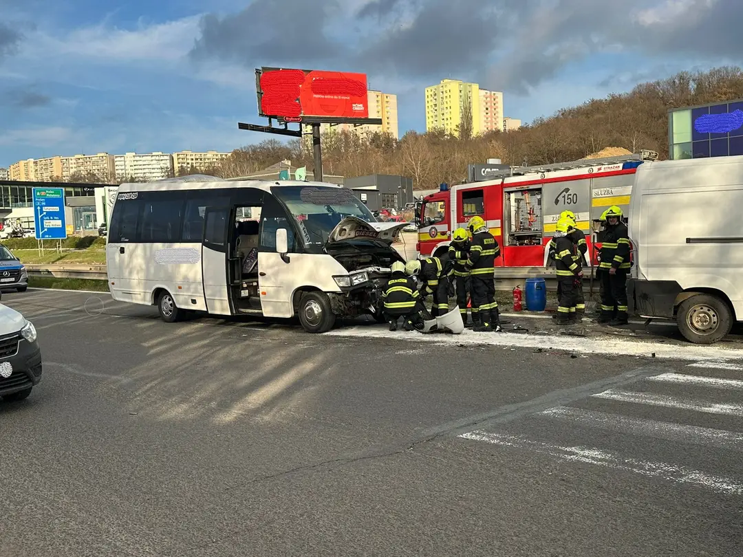 Nehoda v Košiciach. Mikrobus prevážal škôlkarov. 