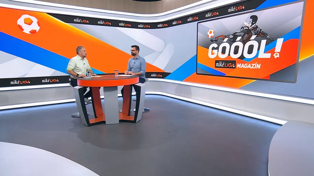 Moderátor Slavo Jurko a futbalový expert Martin Mikulič.