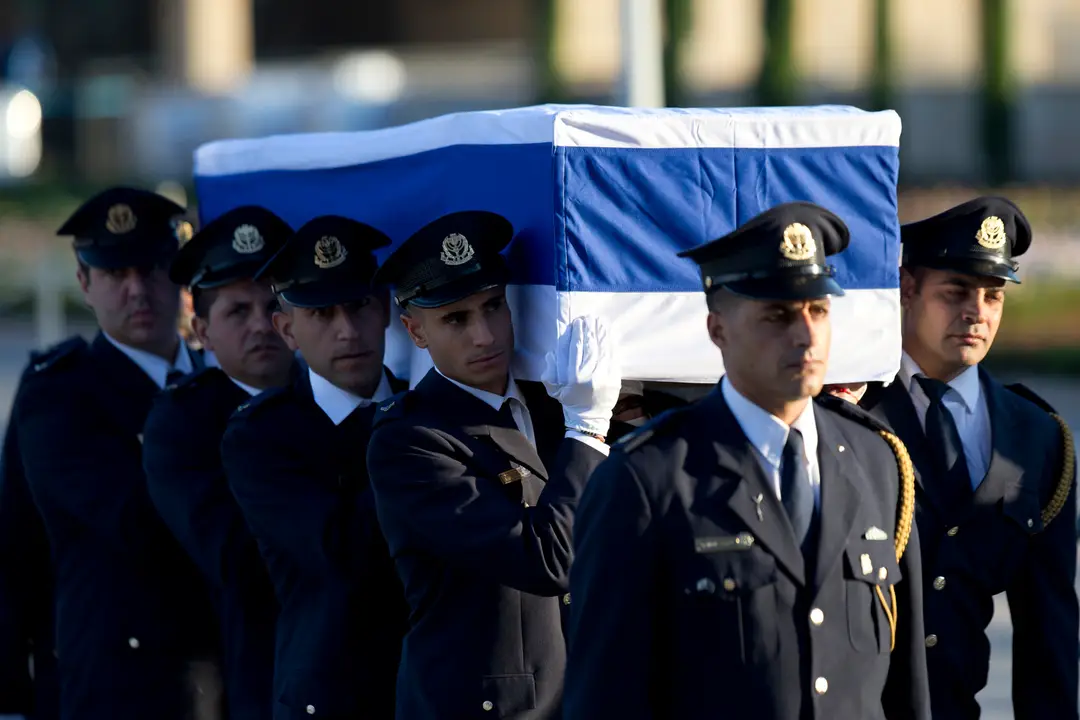 Izrael sa lúči so Šimonom Peresom, rakvu vystavili v Knesete