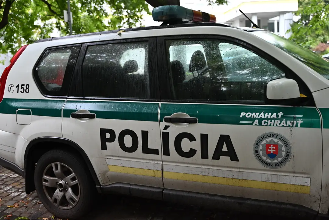 Polícia, policajné auto. Ilustračná snímka