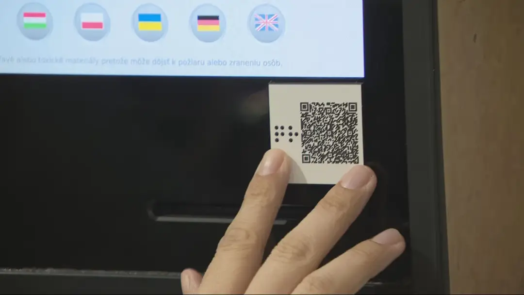 QR kódy s Braillovým písmom na zálohomatoch