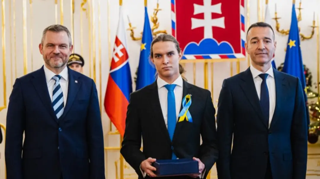 Simon Omaník pri preberaní ocenenia
