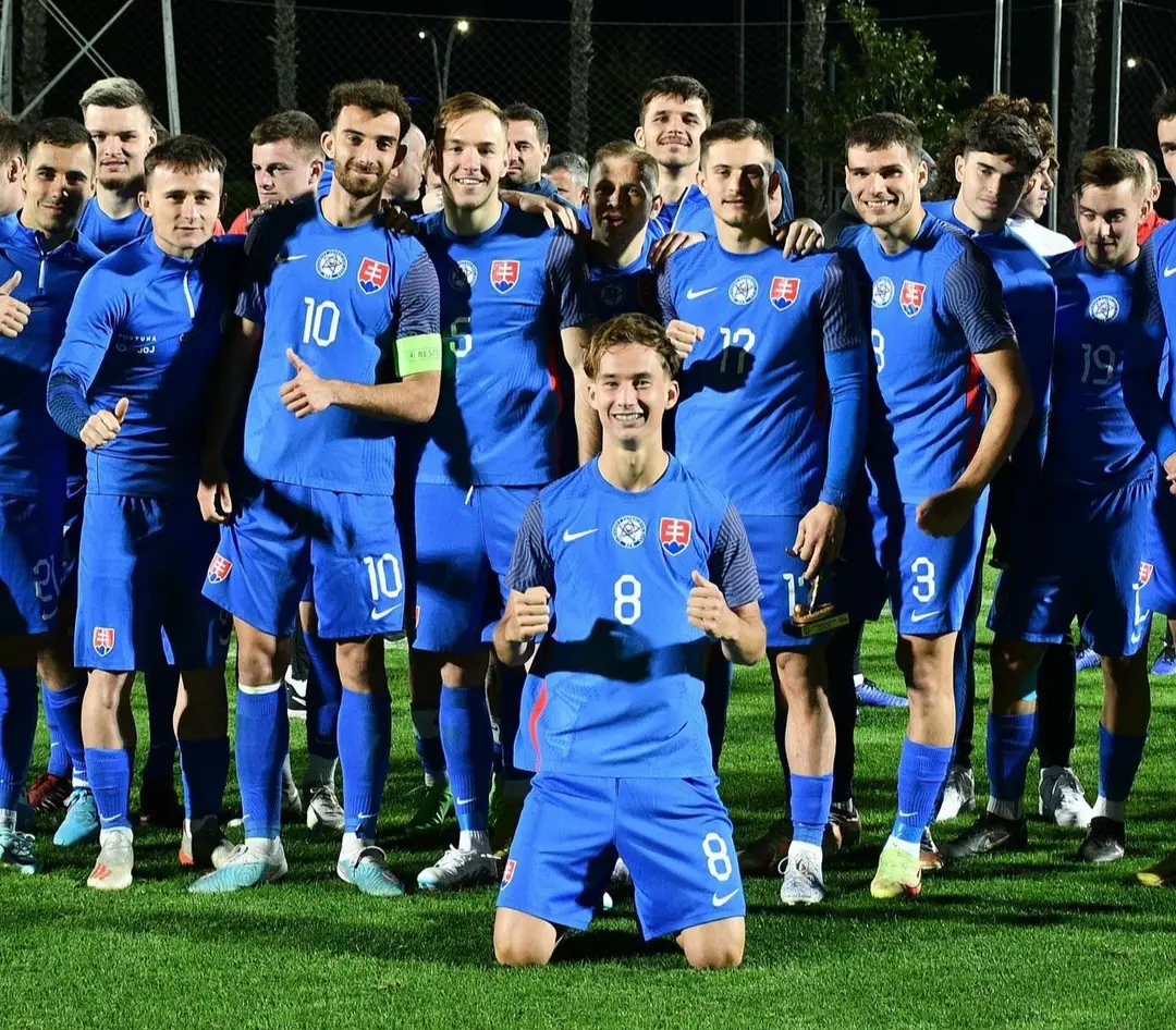 Slovenská "dvadsaťjednotka" po výhre pohára v Turecku.