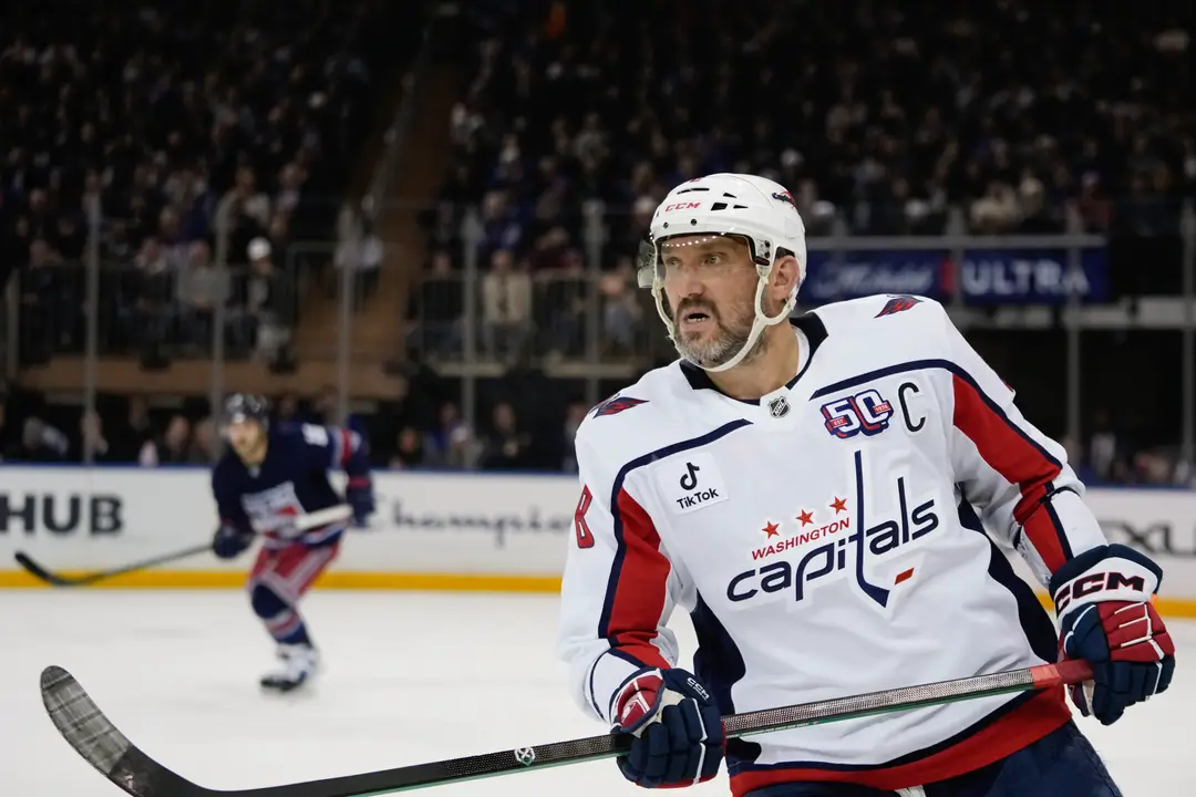 Kapitán Washingtonu Capitals Alex Ovečkin počas zápasu zámorskej NHL New York Rangers - Washington Capitals.