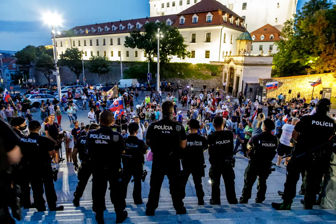 Protest pred parlamentom v sobotu 24.7. večer.