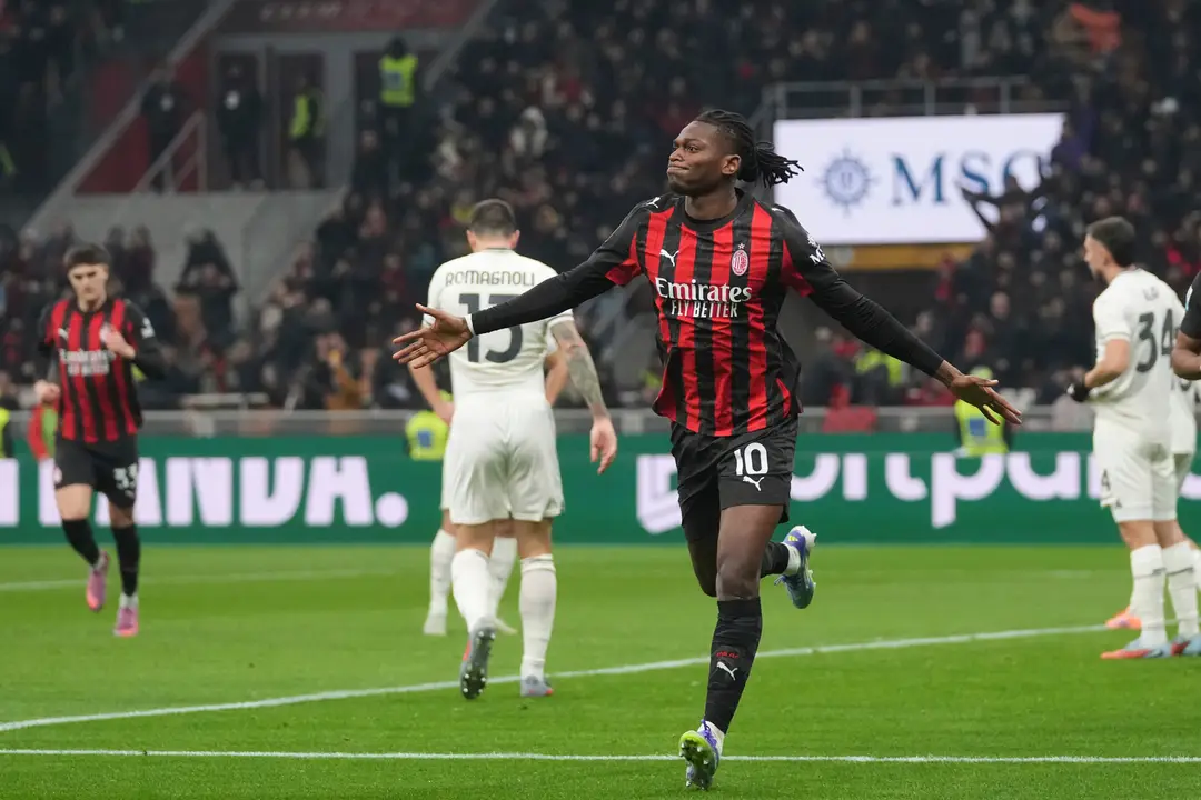 Rafael Leao z AC Milána sa teší z gólu