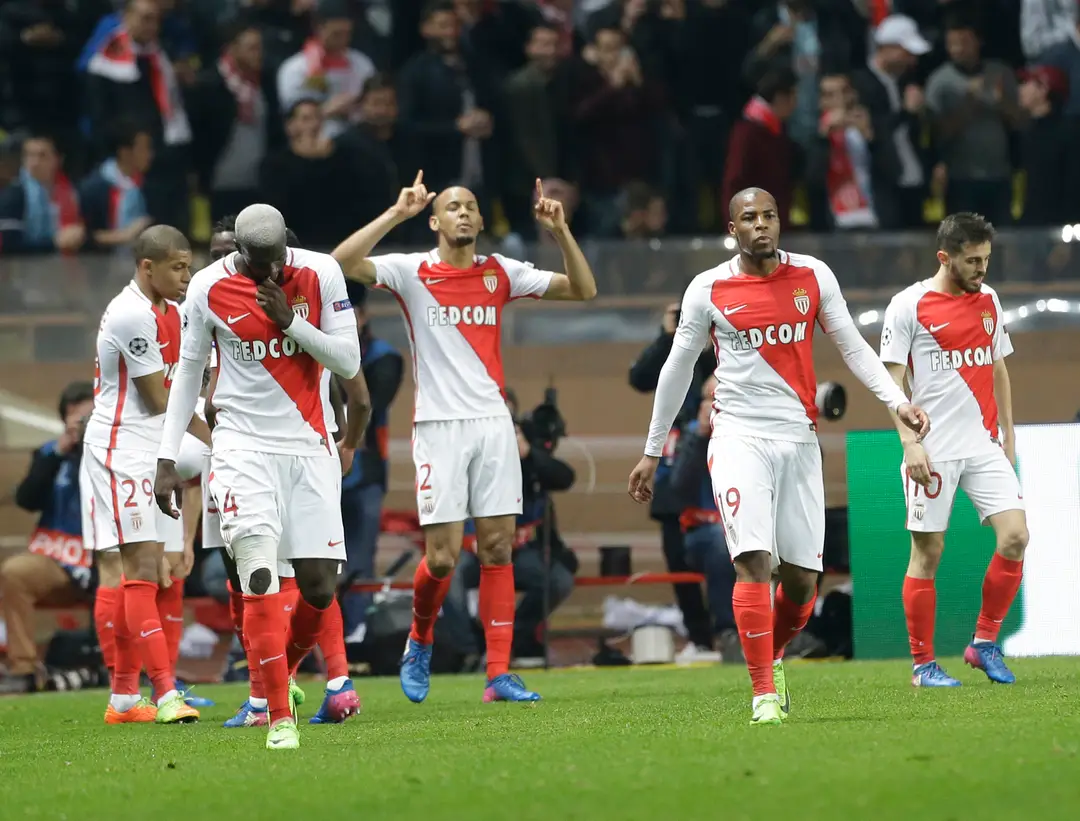 Fabinho (v strede) z Monaca ďakuje nebesiam po góle v odvete osemfinále LM proti ManCity.