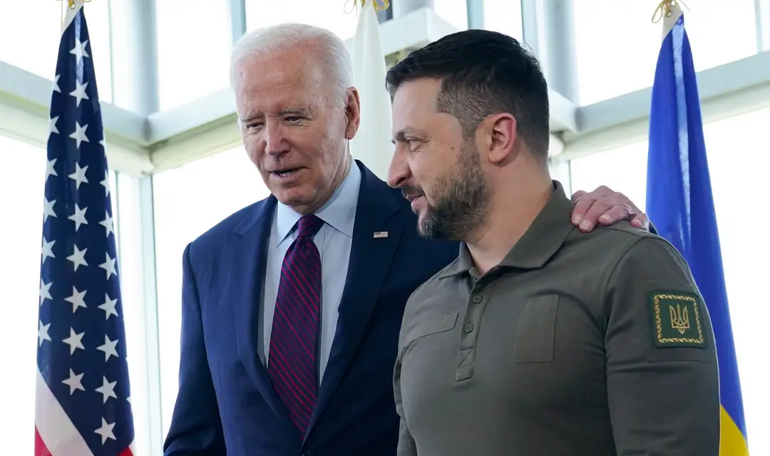 Prezident USA Joe Biden a jeho ukrajinský náprotivok Volodymyr Zelenskyj.