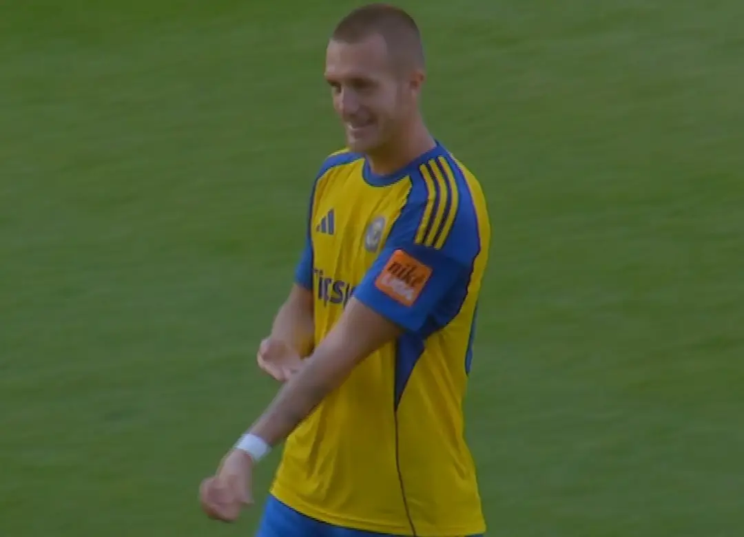 Martin Bednár oslavuje gól proti Ružomberku.