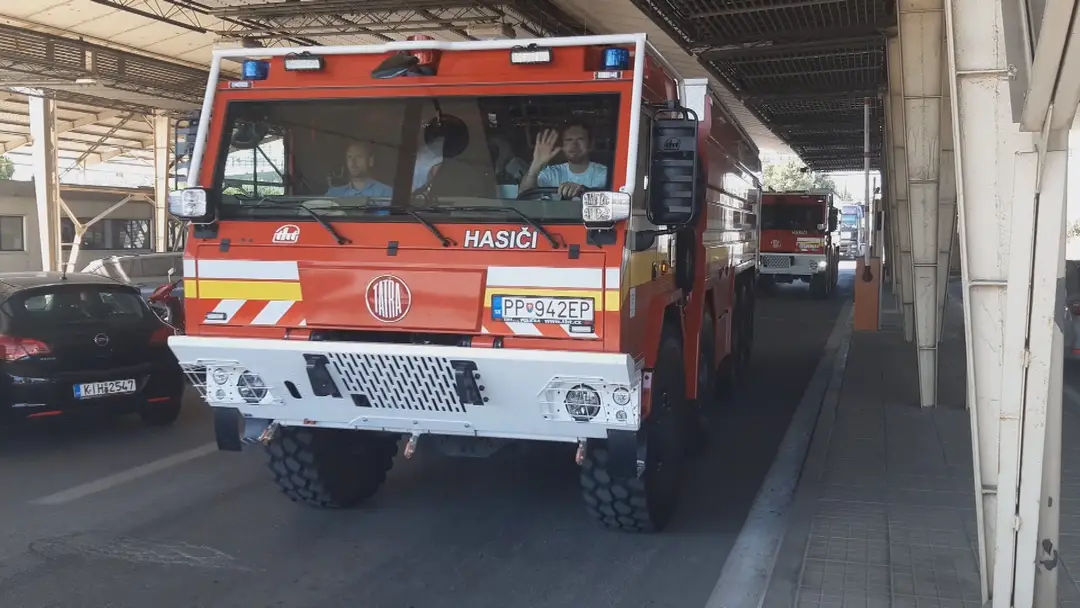 Vláda vysiela na pomoc tridsiatku slovenských hasičov