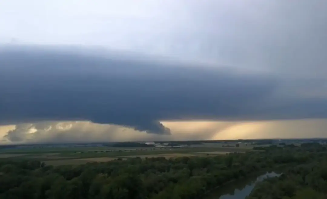Výstrahy pred búrkami na utorok 13. augusta 2019.