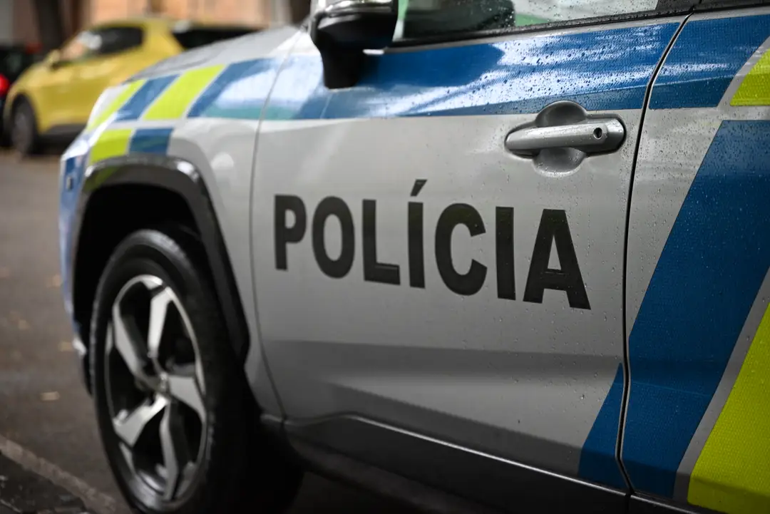 Polícia, policajné auto. Ilustračná snímka
