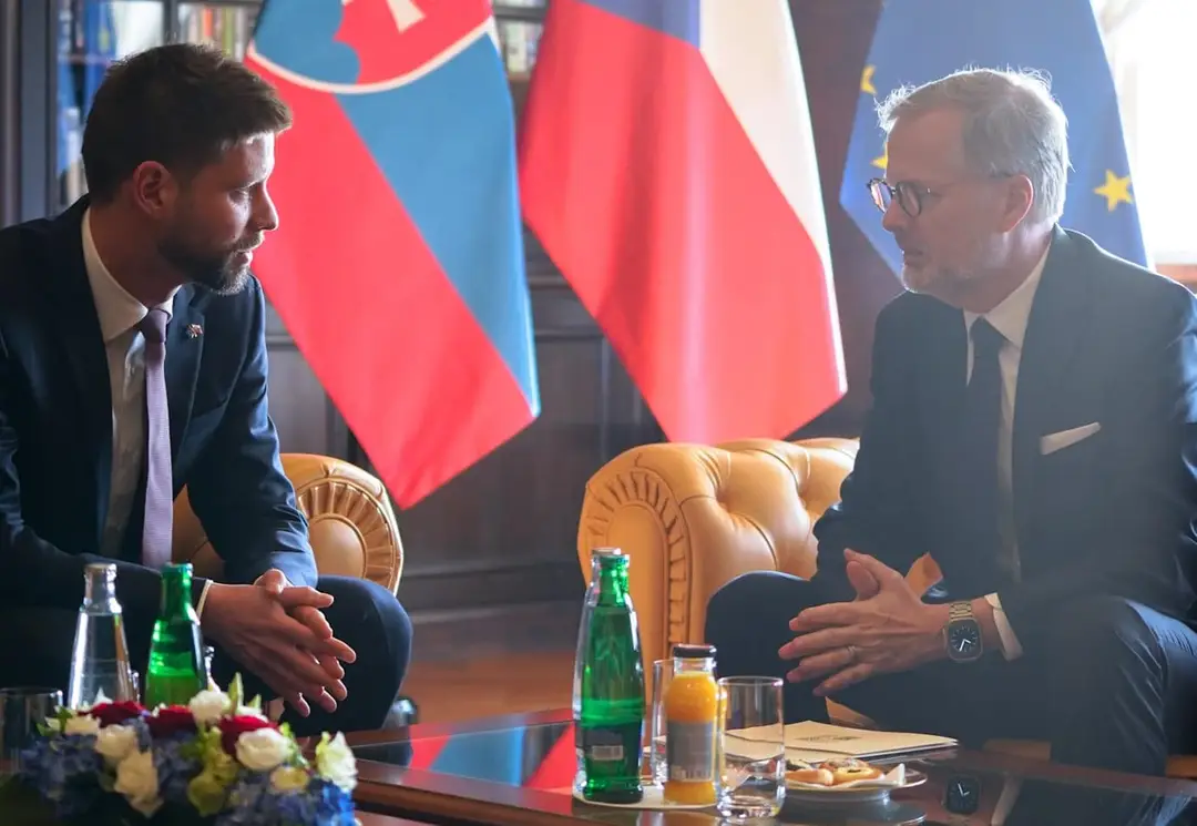 Michal Šimečka na stretnutí s českým premiérom Petrom Fialom.
