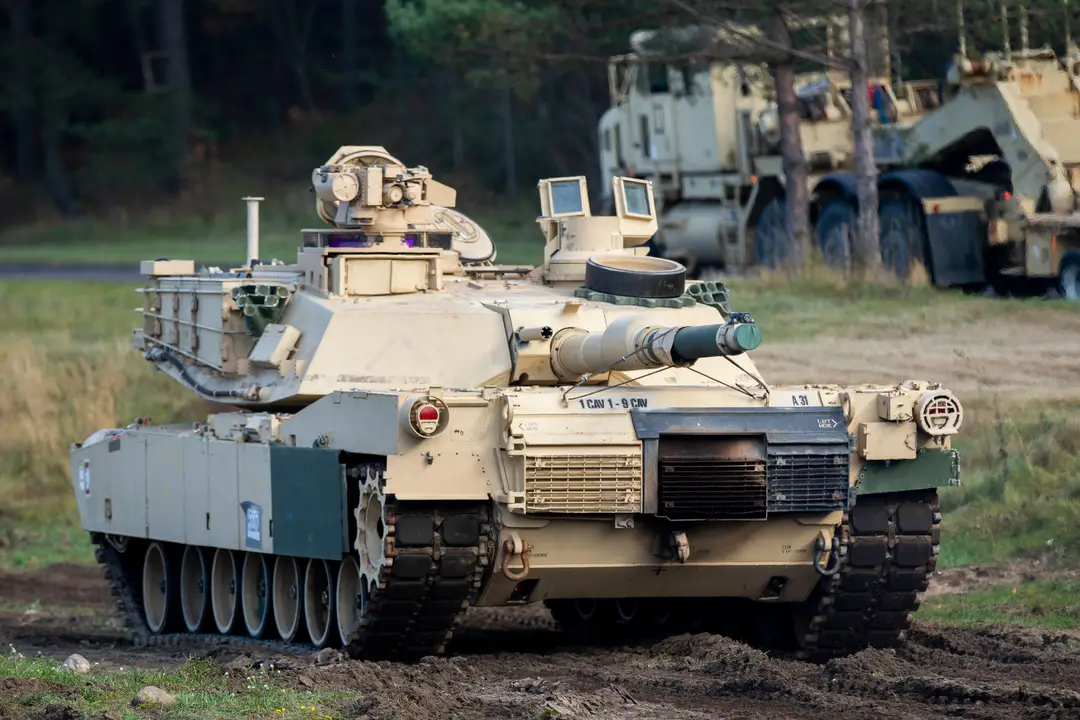 Americký hlavný bojový tank M1A2 Abrams.