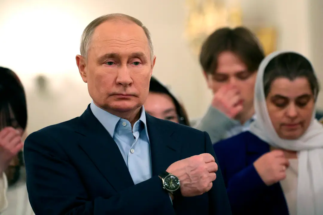 Putin slávil Božie narodenie v spoločnosti rodín vojakov padlých na Ukrajine.