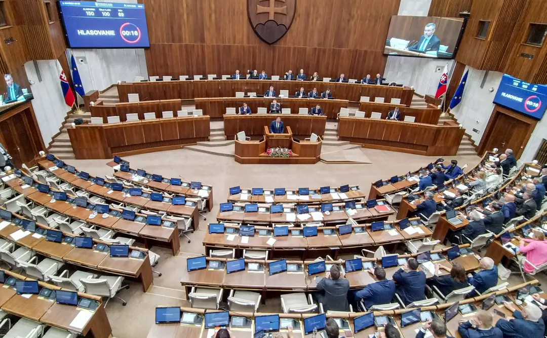 Takto to vyzeralo v parlamente počas hlasovania.