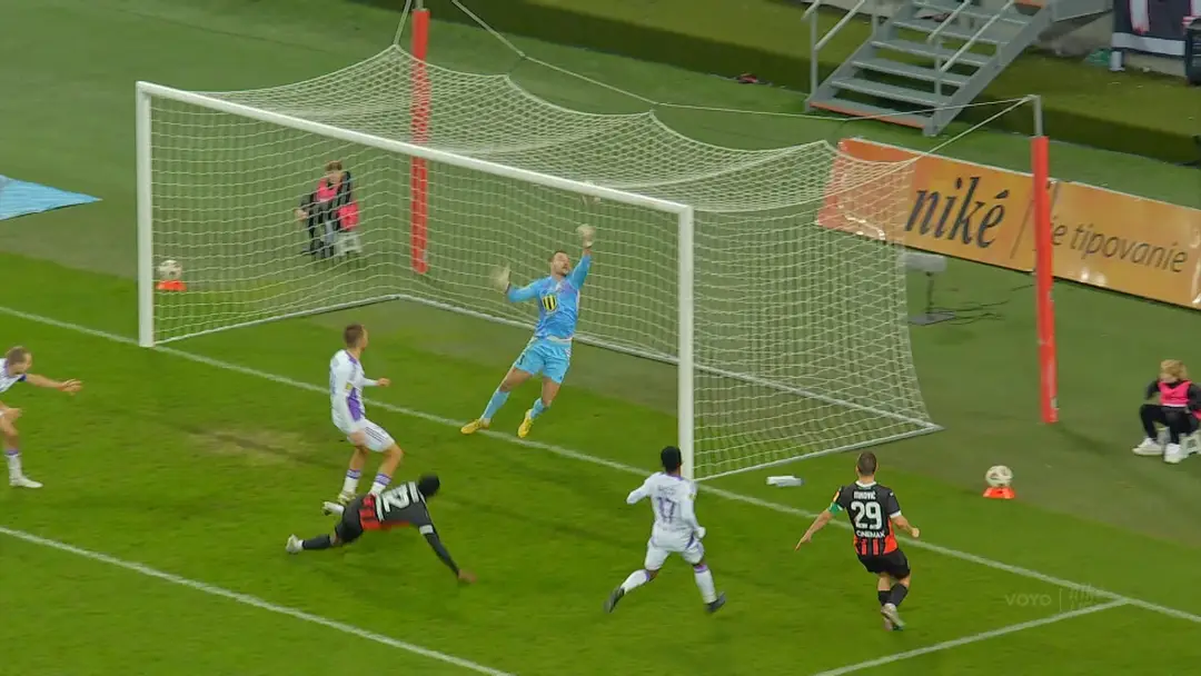 Taiwo strieľa gól na 1:0