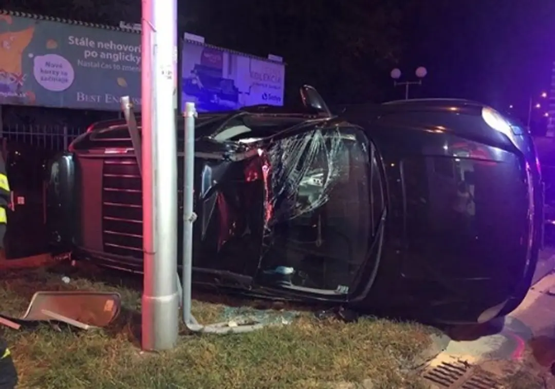 Zdemolované auto Petry Vlhovej.