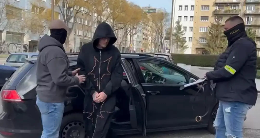 Rapera z Česka priviezli pred sudcu.